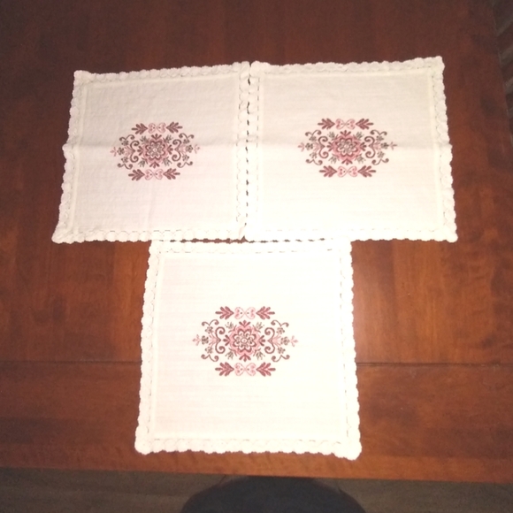 Set of 3 Embroidered Table Linens Imported from Austria - Picture 1 of 10